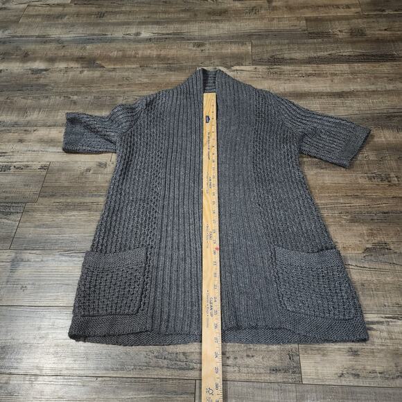 Banana Republic Gray short sleeve cardigan women's size Medium Pre-owned 2201 - Picture 2 of 6